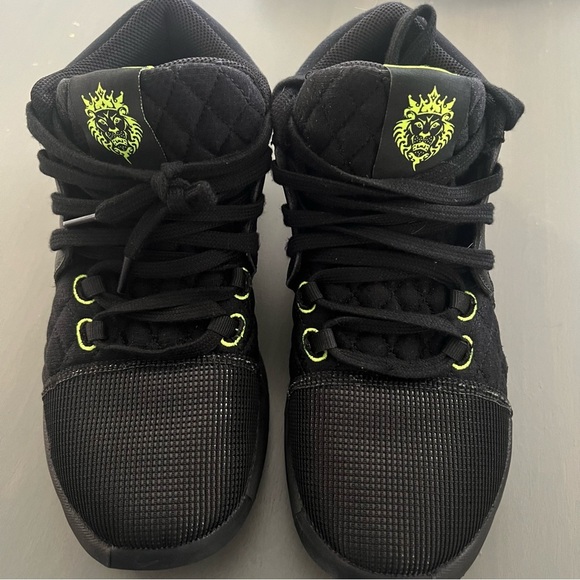 Nike Boys Lebron Witness 8 EP Basketball Shoes size 6.5 - Picture 1 of 7